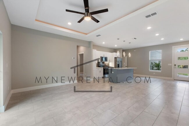 Building Photo - ONE MONTH FREE RENT! Modern, energy effici...