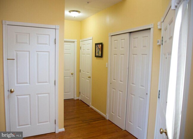 Building Photo - 211 Silverbell Ct