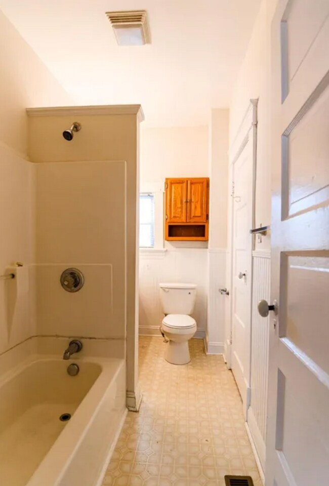 Building Photo - 1104 Tolleys Ln