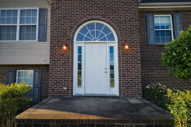 Building Photo - $2500 - 5 Bedrooms 3 Baths + Bonus Room