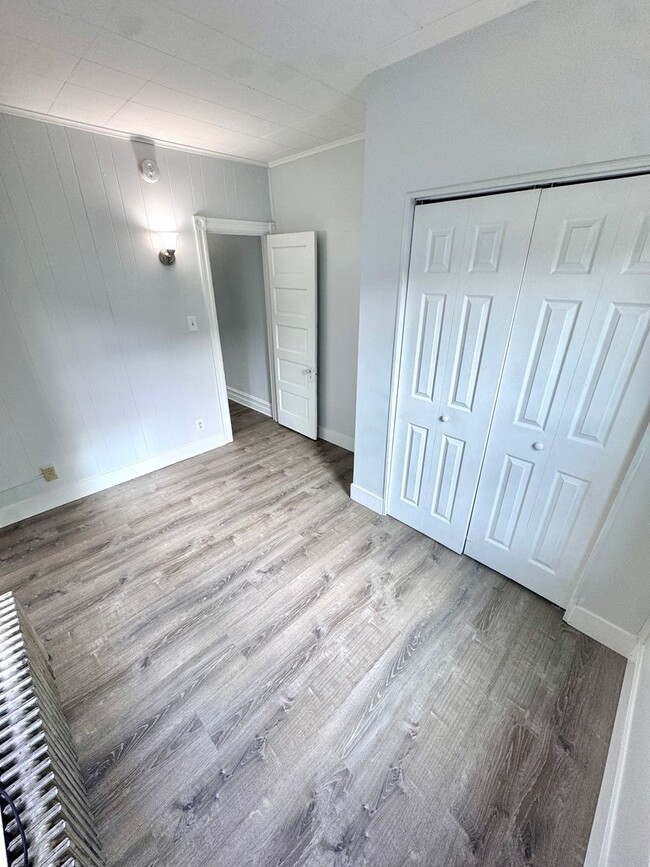 Building Photo - FIVE BEDROOM Home