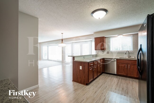 Building Photo - 1813 Highcrest Dr