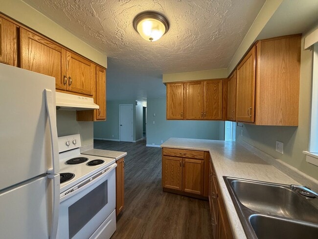 Building Photo - 2 Bedroom Duplex in Thurston/East Springfield Neighborhood