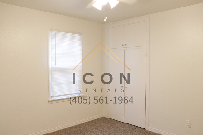 Building Photo - 3917 NW 24th St