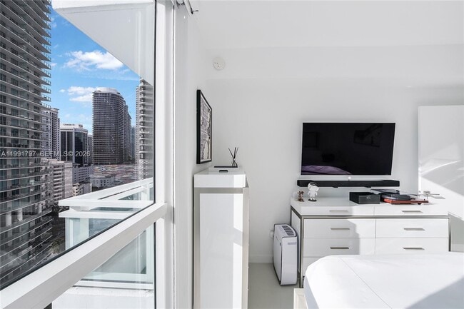 Building Photo - 1080 Brickell Ave