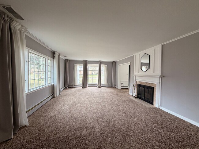 Building Photo - Gorgeous 2+ Bedroom 2 Bathroom Home $1995