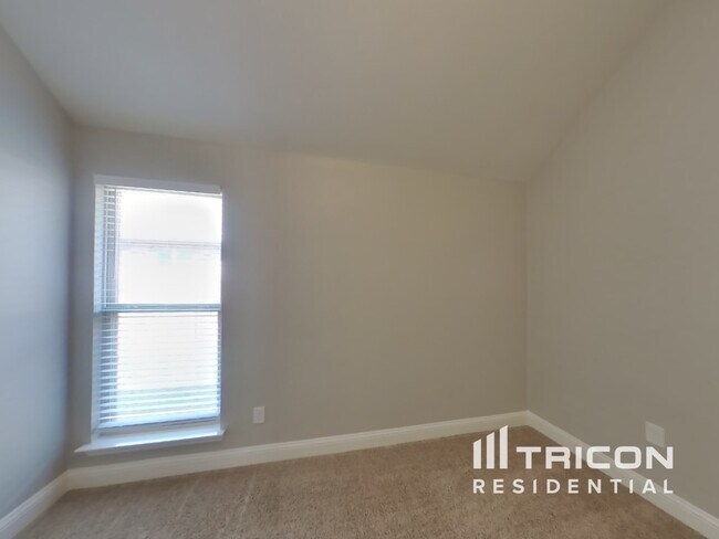 Building Photo - 5636 Grove Cove Dr