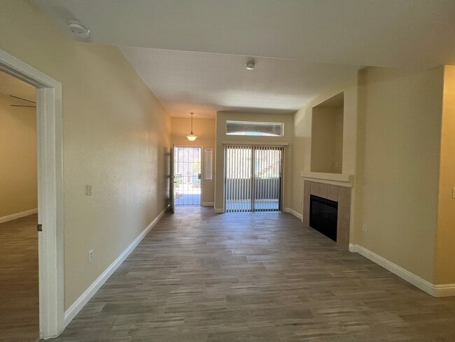 Building Photo - Gorgeous 3 Bedroom, 2 Bath in Silverado Ranch