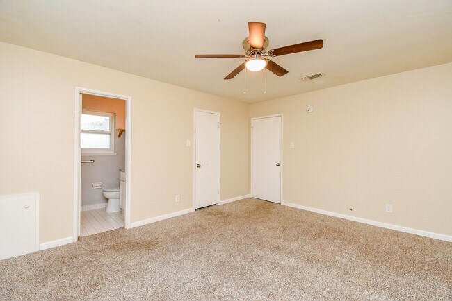 Building Photo - 9615 Beverly Hill St