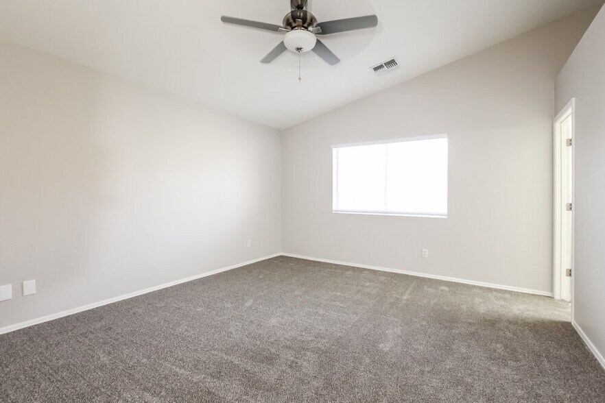 Building Photo - 15434 W Gelding Dr