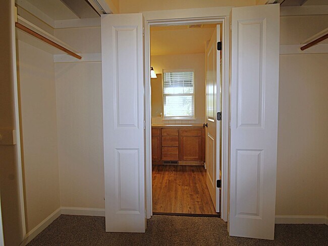Building Photo - Charming 3-Bedroom Home in NE Bend – Close...