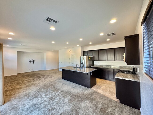 Building Photo - Newer Home with Gated Community Single Fam...