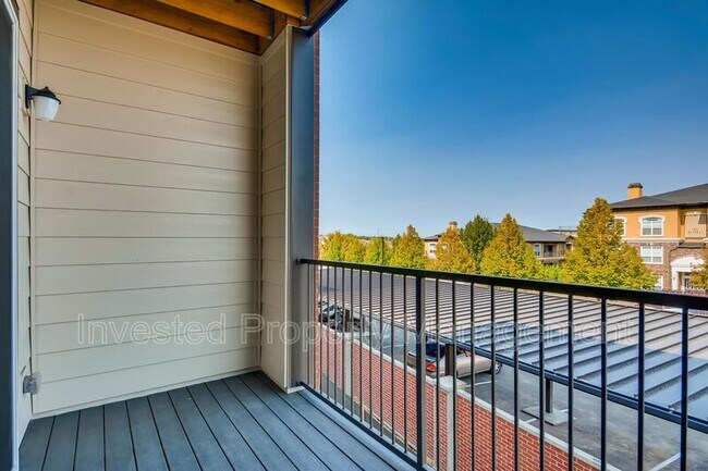 Building Photo - 981 S Sable Blvd