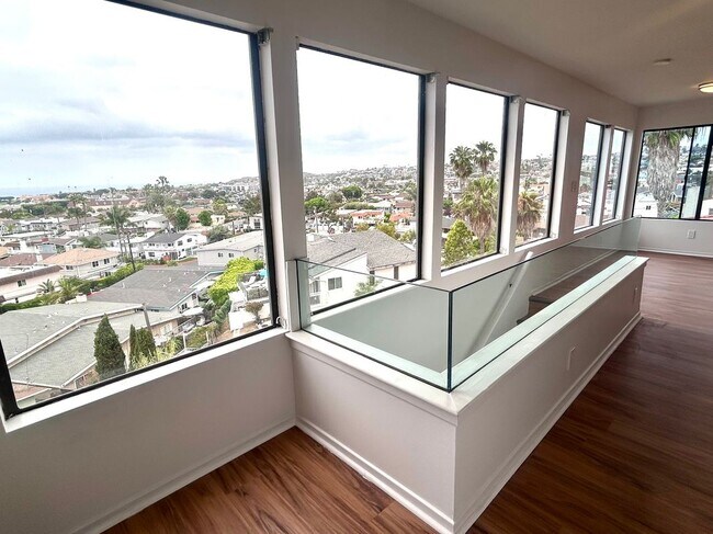 Building Photo - 25072 Alicia Dr