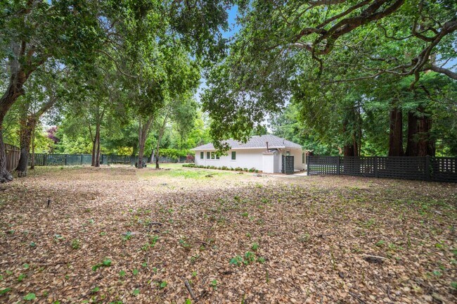 Building Photo - 9 Odell Pl