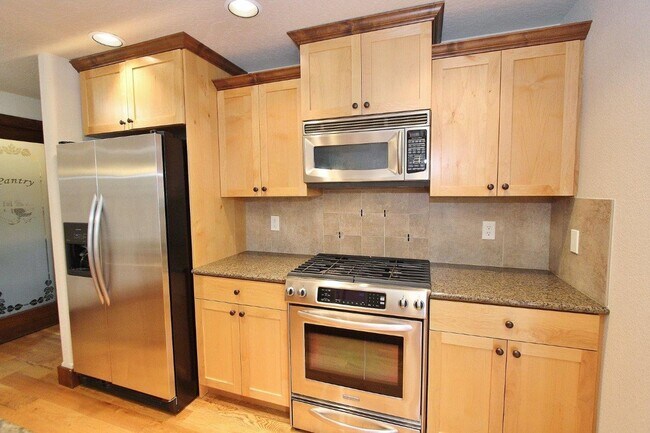 Building Photo - Patio Home in Downtown Eagle!