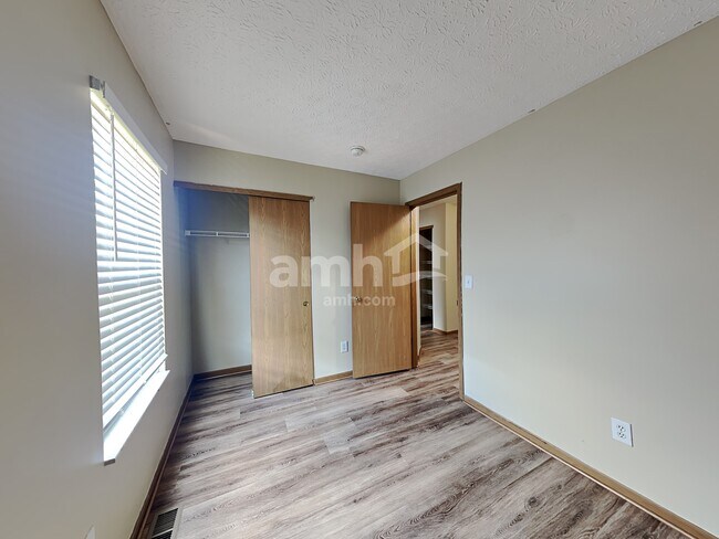 Building Photo - 1333 Sandrell Drive