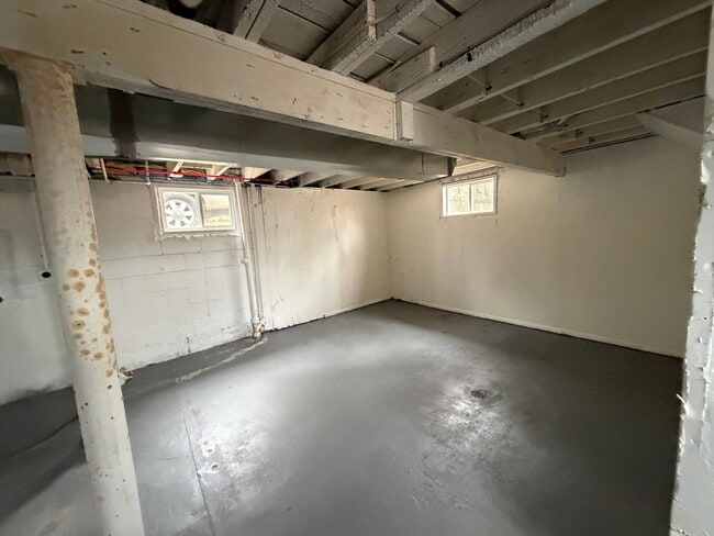 Building Photo - Lovely 2 Bedroom / 1 Bath for Rent - Section 8 Welcome