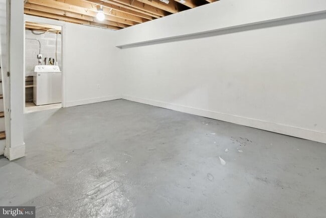 Building Photo - 2140 Pemberton St