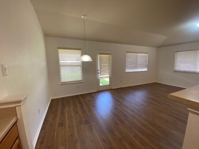 EAT IN KITCHEN AREA - 1119 Burgess Dr