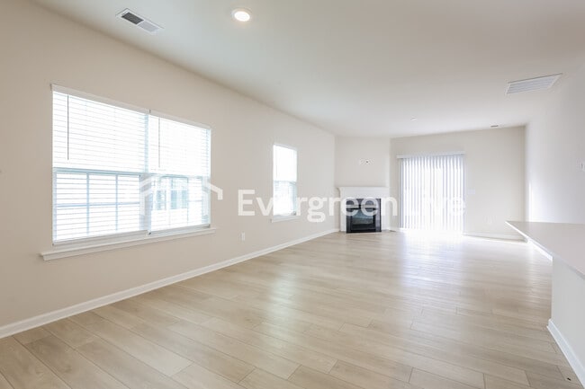 Building Photo - now