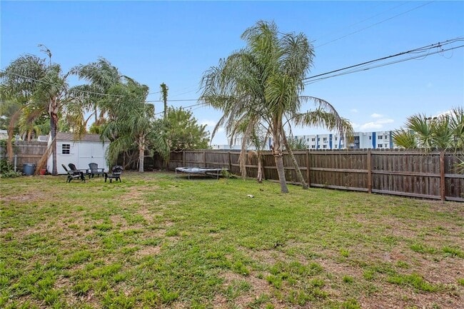 Building Photo - 4215 W Bay Vista Ave