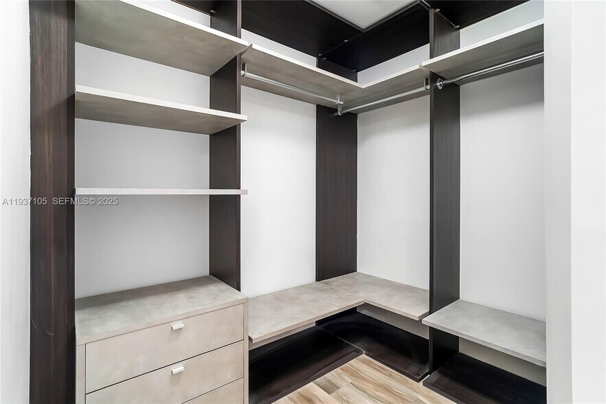 Building Photo - 801 S Miami Ave