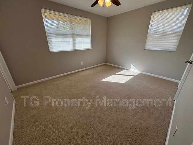 Building Photo - 1355 Lamanto Ave E