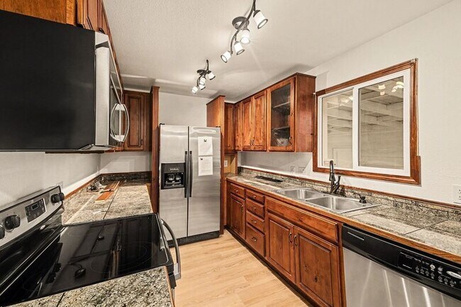 Building Photo - 2658 35th Ave W