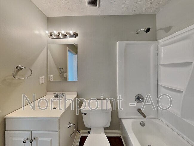 Building Photo - 375 Mountainview Dr