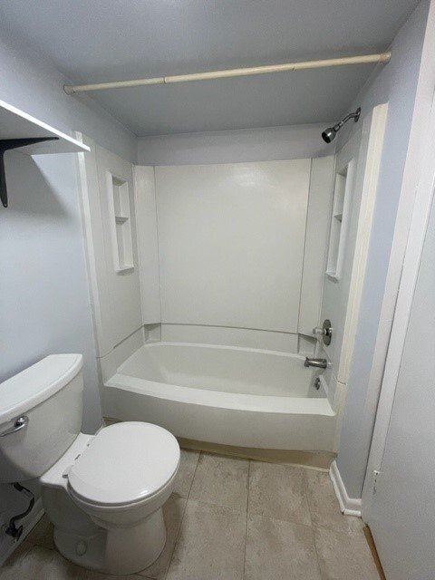 Building Photo - 2409 Pond View Dr