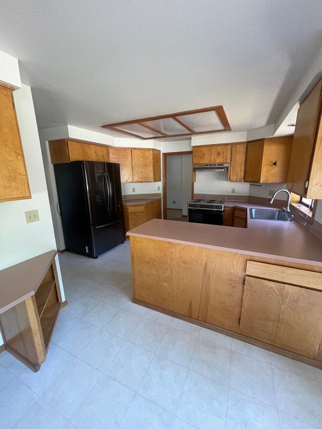 Building Photo - 3 Bedroom Home on Large Corner Lot!
