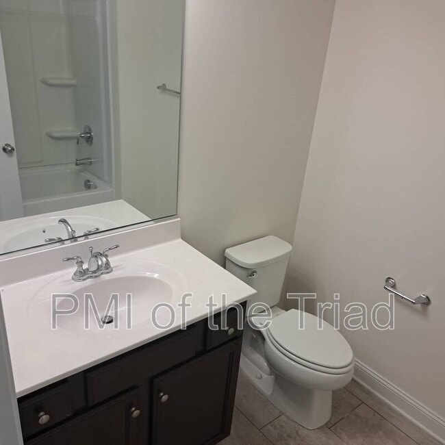Building Photo - 811 Silver Leaf Dr