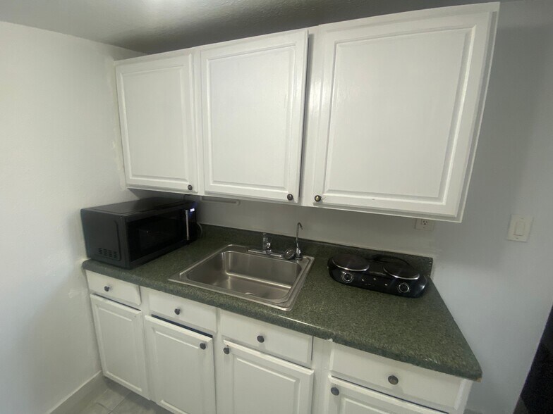 Building Photo - 7121 Taft St