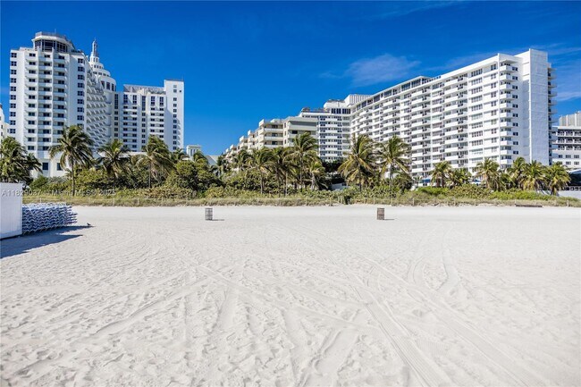 Building Photo - 1623 Collins Ave