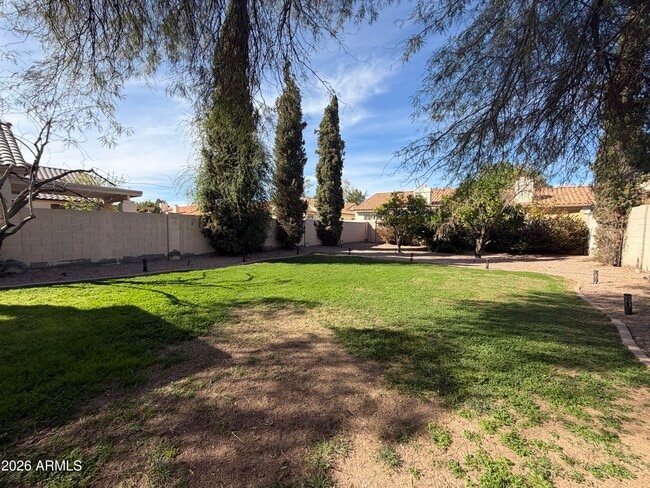 Building Photo - 998 E Mission Dr