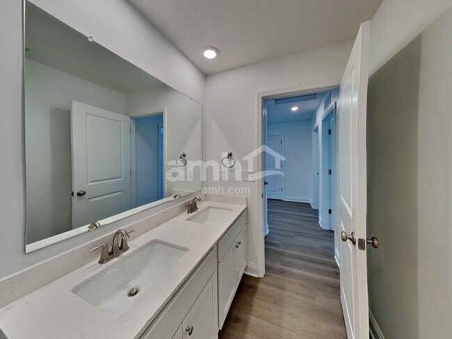 Building Photo - 9184 Henley Ave