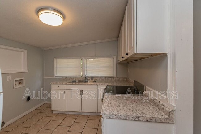 Building Photo - 3527 Bullock Ave