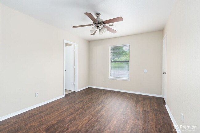 Building Photo - 3 bedroom Townhouse in east Fayetteville