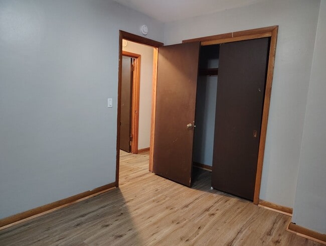 Building Photo - 2425 W Greenfield Ave