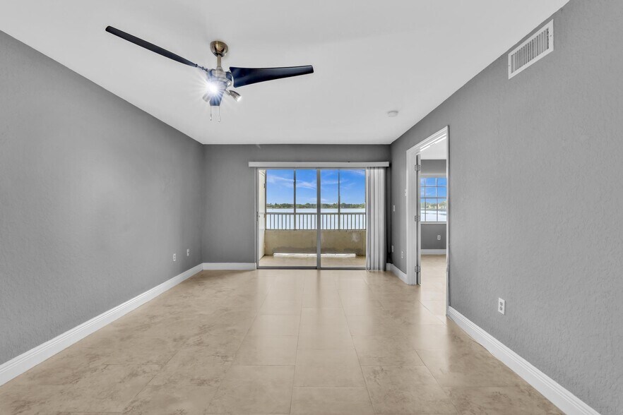 Building Photo - 2811 N Oakland Forest Dr