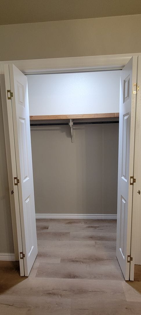 Building Photo - UPDATED COLONIAL PARK CONDO