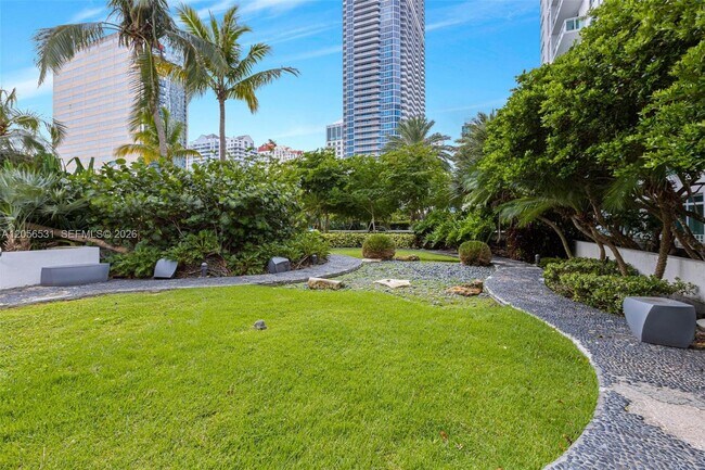 Building Photo - 950 Brickell Bay Dr