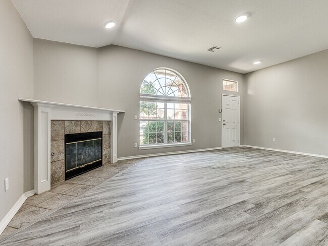Building Photo - Beautiful home in Edmond