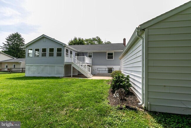 Building Photo - 742 Whitehall Beach Rd