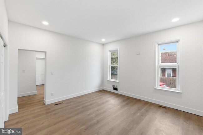 Building Photo - 213 Hermitage St