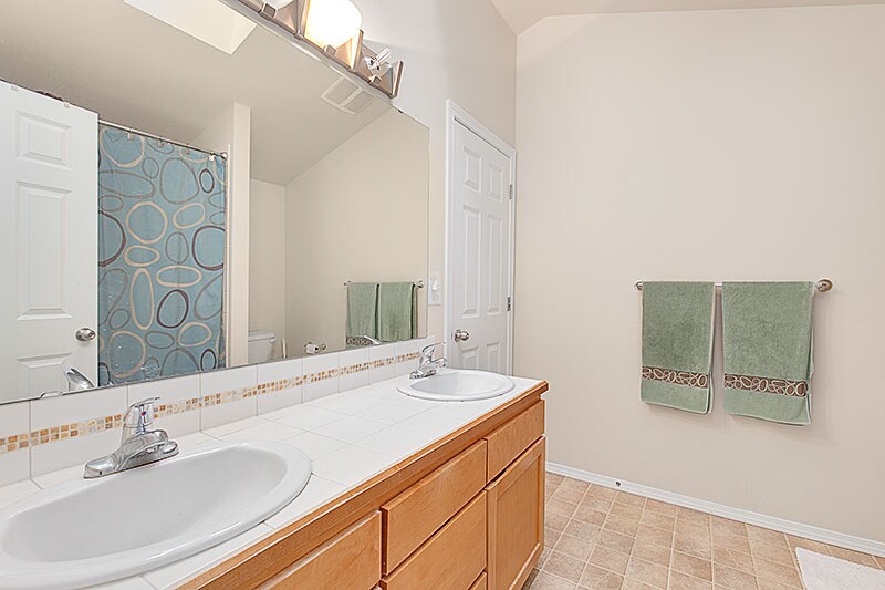 Building Photo - 11709-11716 16th Ave NE