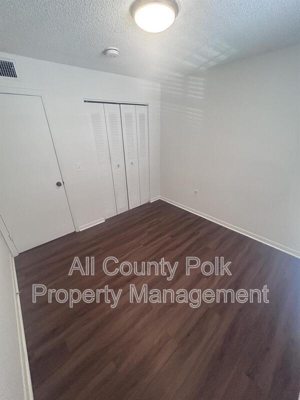 Building Photo - 915 Ariana St