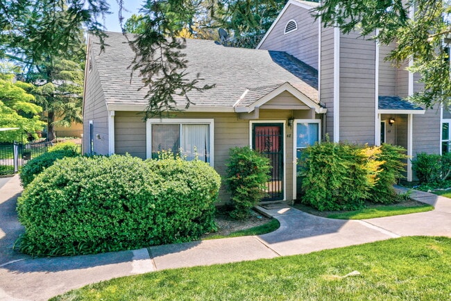 Building Photo - 9101 Newhall Dr