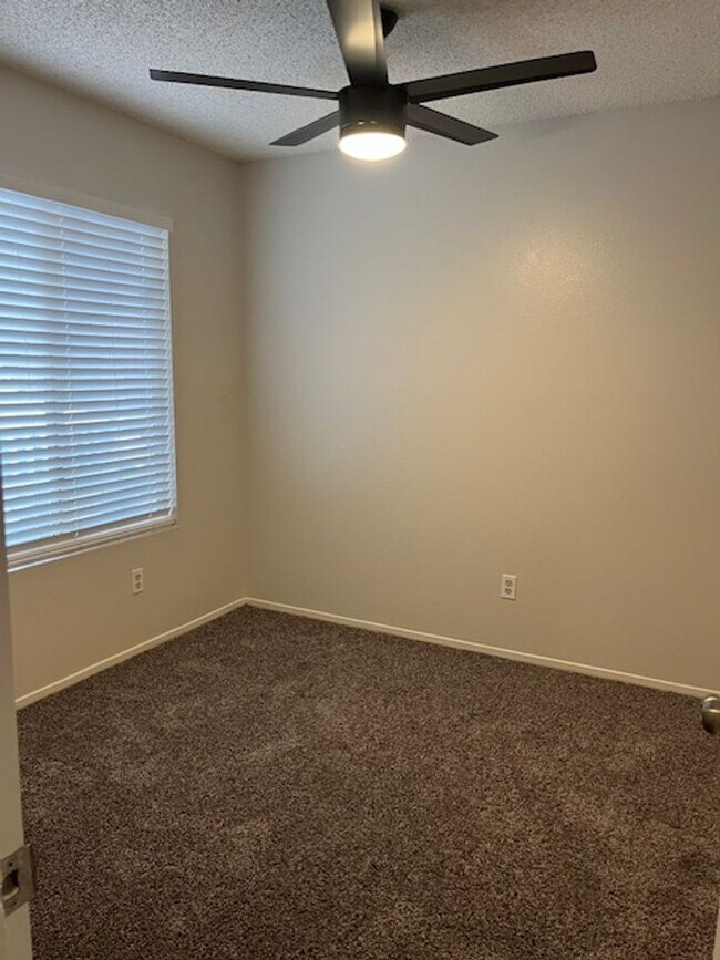 Building Photo - JR5904